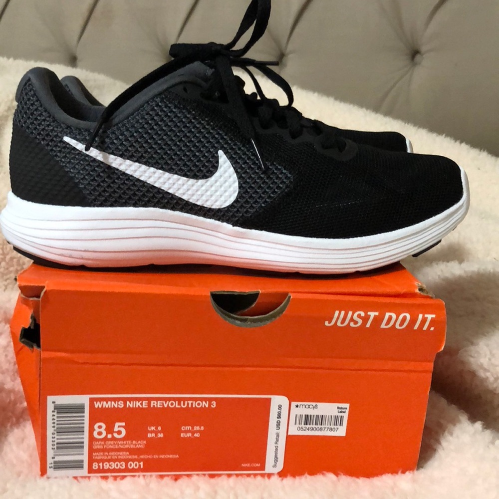 Nike Women’s Revolution 3